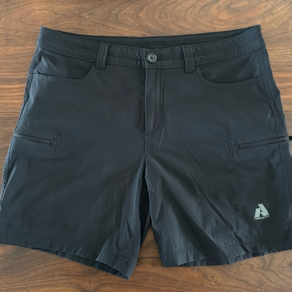 Ladies Eddie Bauer First Ascent Guide Pro Shorts size 12